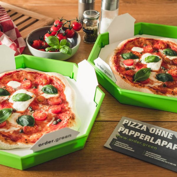 Leckere Pizzen in grünen Pizzabow Mehrwegschalen
